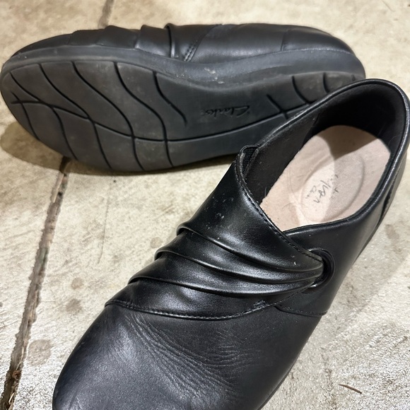 Clark’s Shoe - Picture 2 of 3